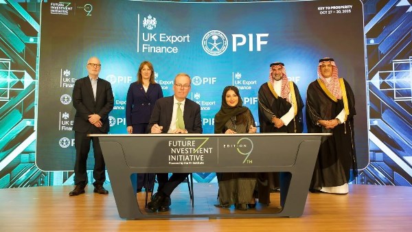 6.8 مليارات دولار.. صندوق الاستثمارات العامة السعودي يوقع مذكرة تفاهم مع الهيئة البريطانية لتمويل الصادرات 6.8 مليارات دولار.. صندوق الاستثمارات العامة السعودي يوقع مذكرة تفاهم مع الهيئة البريطانية لتمويل الصادرات