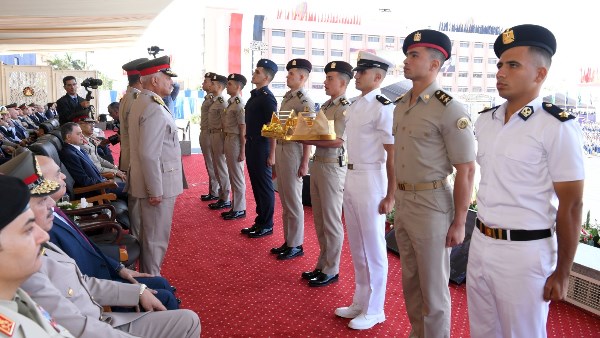 وزير الدفاع والإنتاج الحربى