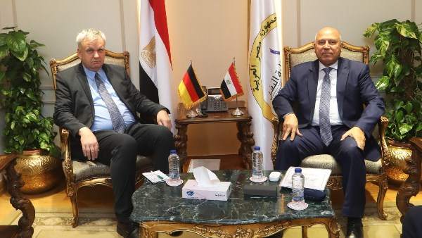 وزير الصناعة والنقل وزير الصناعة والنقل