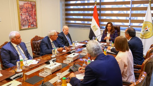 الدكتورة منال عوض 