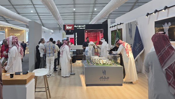 مقام العقارية 