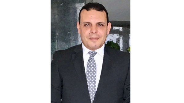 الوزير المفوض التجاري الدكتور عبد العزيز الشريف، رئيس جهاز التمثيل التجاري