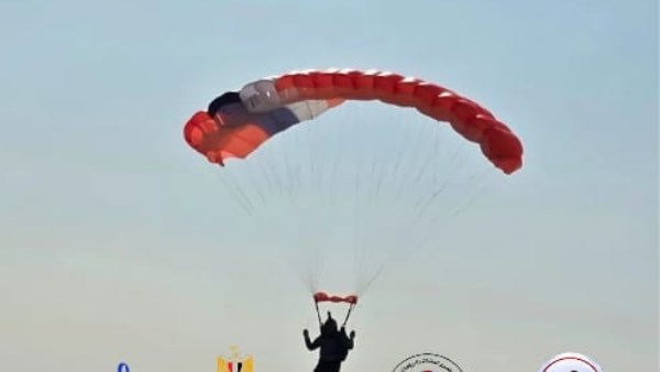 فعاليات المهرجان الدولي للباراموتور والقفز