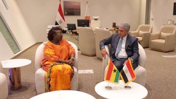 مصر وغانا تبحثان تعزيز التعاون في مجالي السياحة والآثار