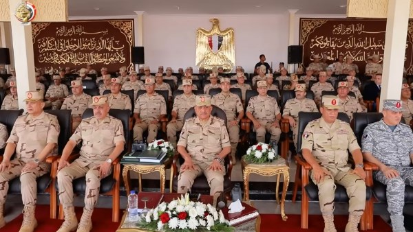 الفريق أول عبدالمجيد صقر يشهد إجراءات تفتيش الحرب لأحد تشكيلات المنطقة المركزية العسكرية