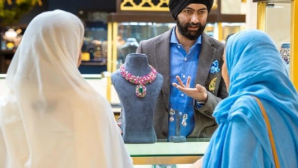 من 50 دولة.. إقبال واسع على معرض صالون المجوهرات في الرياض