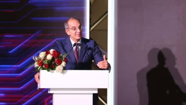 وزير الاتصالات: توقعات بإنتاج أكثر من 9 مليون جهاز تليفون محمول بقيمة محلية مضافة حوالي 40% خلال العام الجاري