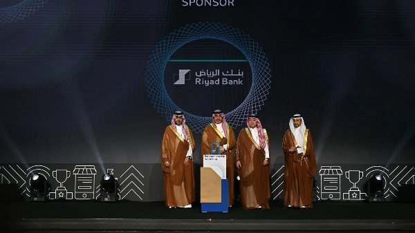 السعودية.. تكريم بنك الرياض لتصدره الأعلى تمويلًا للمنشآت المتوسطة