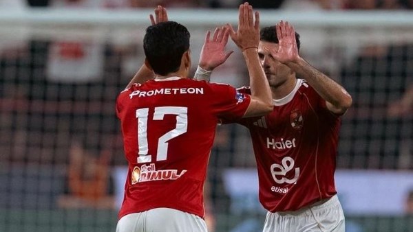 الأهلي يفوز على الزمالك بهدفين ويتوج بالسوبر المصري