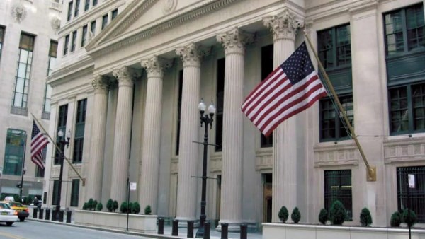 تراجع سوق العمل الأمريكي: القطاع الخاص يفقد أكثر من 11 ألف وظيفة أسبوعياً