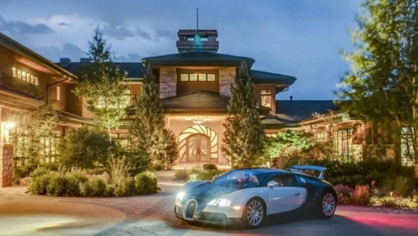 بين الفخامة والشغف.. منازل فاخرة لعشاق السيارات تجمع بين الترف والسرعة