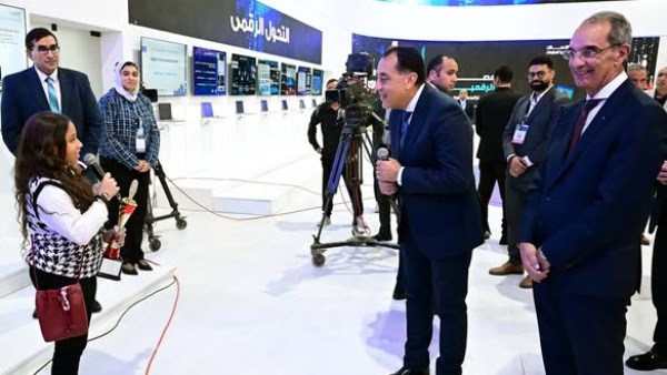 رئيس الوزراء يشيد بقصة نجاح طفلة مصرية في الذكاء الاصطناعي خلال معرض Cairo ICT