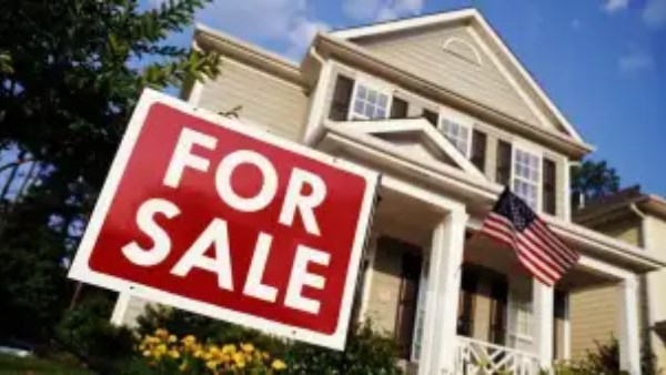 سوق الإسكان الأمريكي.. إحجام المشترين وتزايد اعتماد الشركات على خفض الأسعار لجذب الطلب