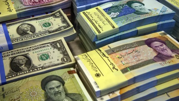إيران تحذف 4 أصفار من عملة الريال