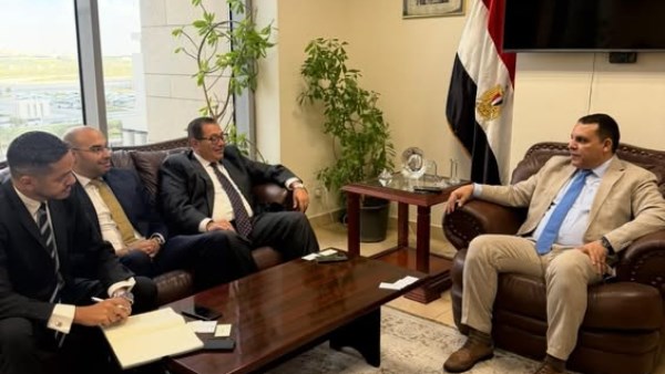 التمثيل التجاري المصري يبحث مع بنك الإمارات دبي الوطني تعزيز تمويل التجارة ودعم توسع الشركات 