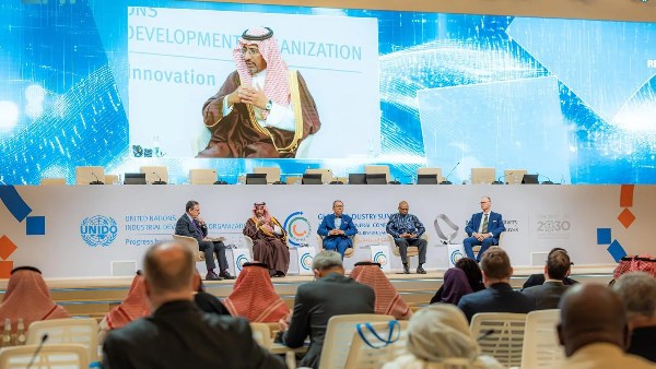 القمة العالمية للصناعة في الرياض تبحث دفع الاستثمارات الصناعية وتسريع التصنيع في أفريقيا