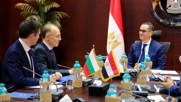 وزير الاستثمار يبحث مع سفير بلغاريا تعزيز التعاون الاقتصادي والتحضير لاجتماعات اللجنة المشتركة