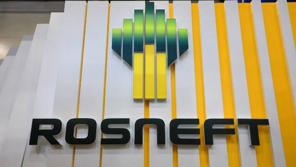 روسنفت تسجّل هبوطًا حادًا بنسبة 70% في أرباحها خلال 9 أشهر