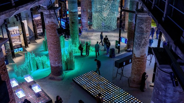 مشروع "Re-Leaf" مشروع "Re-Leaf"