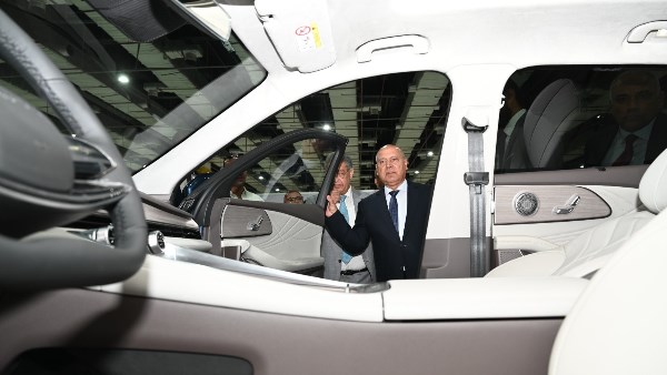 وزير الصناعة والنقل 