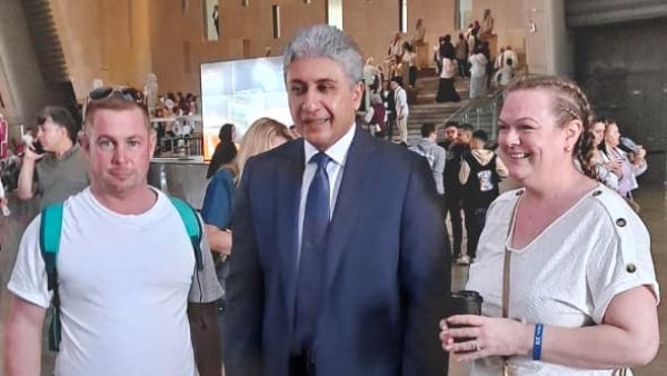 وزير السياحة 