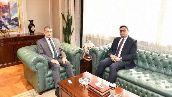 ووزير الإسكان ووزير الإنتاج الحربي