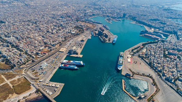 ميناء بيرايوس