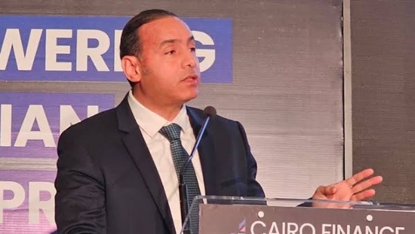 إسلام عزام رئيس البورصة المصرية 