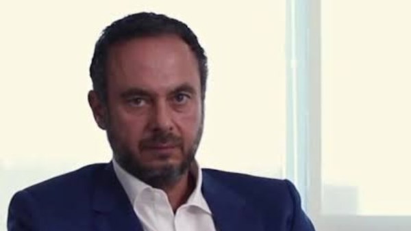 الشارك أحمد طارق خليل 