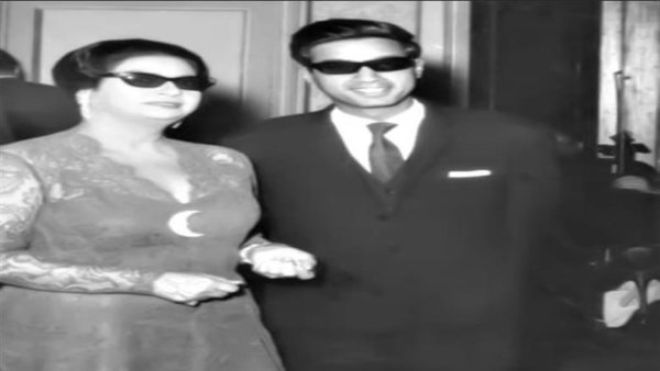 الدكتور فكري صالح مع ام كلثوم