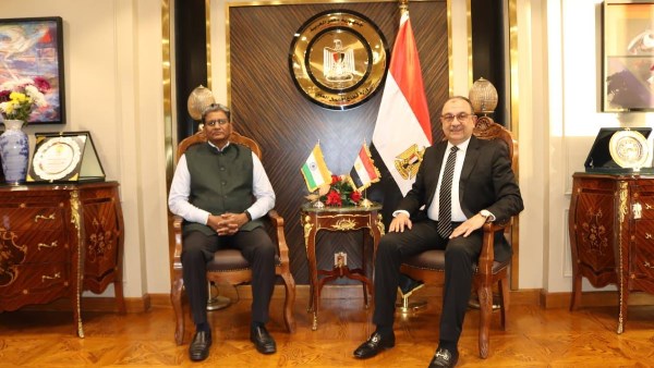 وزير قطاع الأعمال يستقبل وفد تاج الهندية