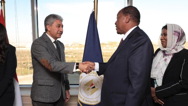 وزير السياحة