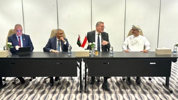وزير البترول يبحث مع "أوكيو" العُمانية تعزيز التعاون في مشروعات الغاز والهيدروجين