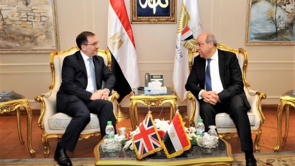 مصر وبريطانيا تبحثان تعزيز الشراكة في الطيران المدني وتوسيع التعاون الاستثماري