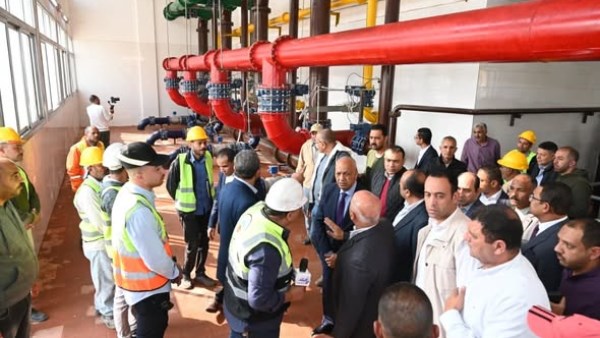 وزير الصناعة والنقل يتفقد منطقتي "قفط" و"هو" الصناعيتين بمحافظة قنا
