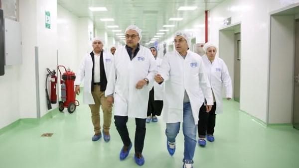 جولة مفاجئة ونتائج قياسية.. وزير قطاع الأعمال يطلع على أداء «ممفيس للأدوية»