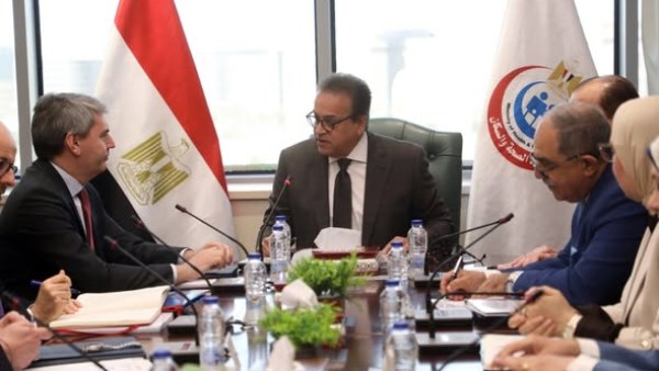 وزير الصحة يتابع تطورات الاتفاقيات الدولية لإنشاء مصنع اللقاحات متعدد المراحل 