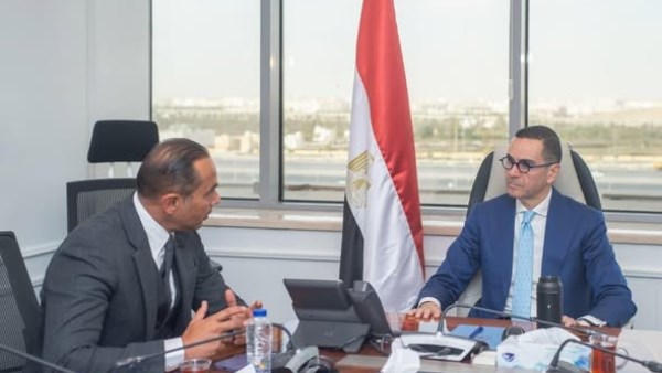 وزير الاستثمار يبحث مع "أبو غالي موتورز" خطط توطين صناعة الدراجات النارية 