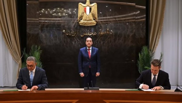 توقيع 6 مذكرات تفاهم واتفاقيات بين الحكومة المصرية والبنك الأوروبي لإعادة الإعمار