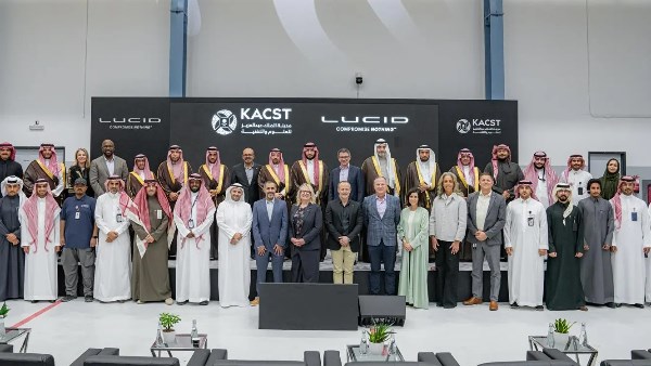 تدشين أول مركز ابتكار للسيارات الكهربائية في الشرق الأوسط بالسعودية