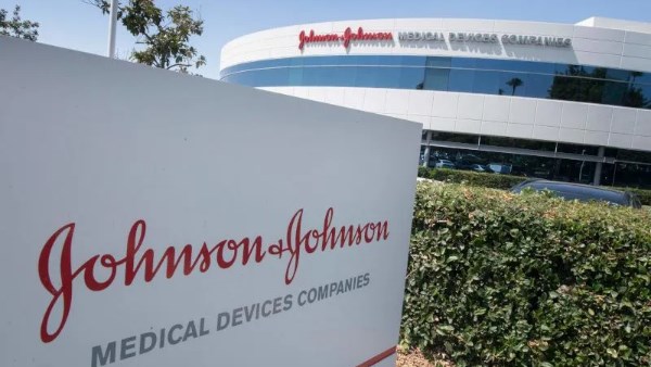 هيئة محلفين أمريكية تُغرم «جونسون آند جونسون» 40 مليون دولار في قضية بودرة التلك