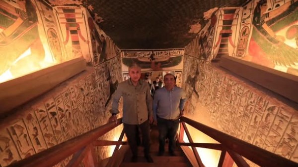 وزير السياحة يتفقد مشروعات الترميم بعدد من المواقع الأثرية بالأقصر 