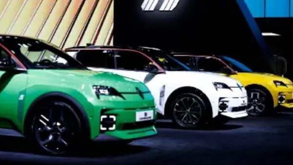 أوروبا تعدّل هدف «صفر انبعاثات» للسيارات وتخفف قيود محركات الاحتراق