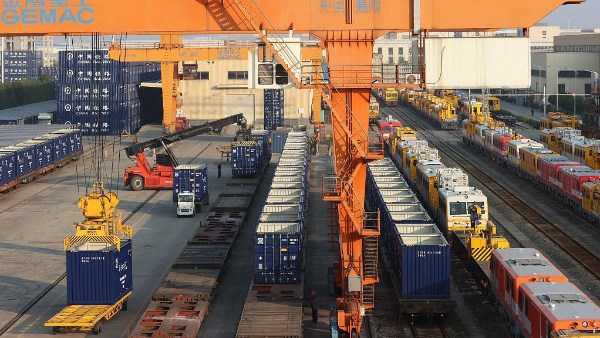 بالأرقام.. نمو متواصل في شحن البضائع بالسكك الحديدية الصينية خلال 11 شهرًا