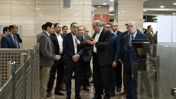 بالفيديو.. رئيس الوزراء يتفقد مطار القاهرة الدولي لمتابعة منظومة العمل