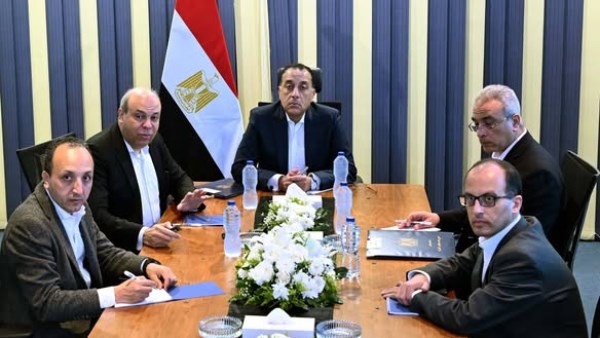 مدبولي يستعرض خطة تطوير «مصر للطيران» وتوسيع الأسطول حتى 2031