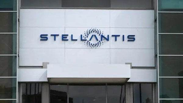 ستيلانتس تستدعي آلاف السيارات في أمريكا بسبب خلل تقني