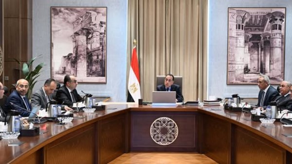 رئيس الوزراء يتابع الموقف التنفيذي لمشروعات تطوير قطاع الغزل والنسيج