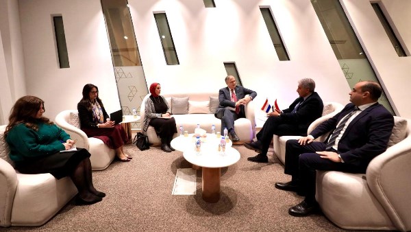 مصر وهولندا تبحثان سبل تعزيز التعاون المشترك في مجالي السياحة والآثار