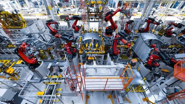 أمريكا.. استقرار إنتاج الصناعات التحويلية في نوفمبر مع تراجع إنتاج السيارات